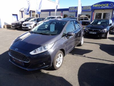 FORD – FIESTA – Berline – Essence sans plomb – Violet