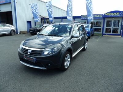 DACIA – SANDERO – Berline – Diesel – Gris foncÃ©